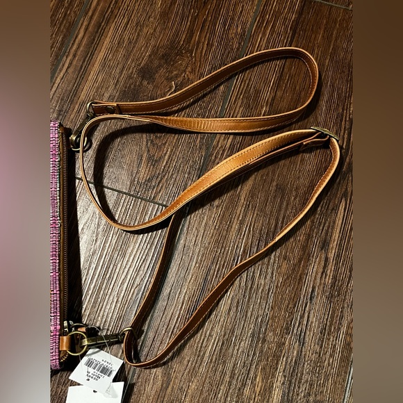 NWT serrv Crossbody, wristlet, shoulder bag. Three-in-one. - Picture 5 of 14